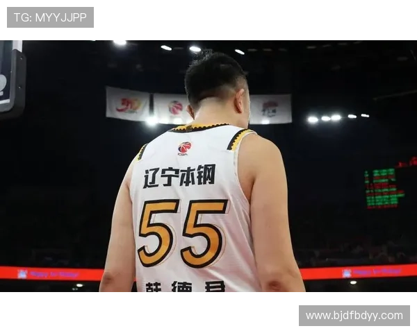 [CBA]韩德君背身单打 内线转身抛投命中.